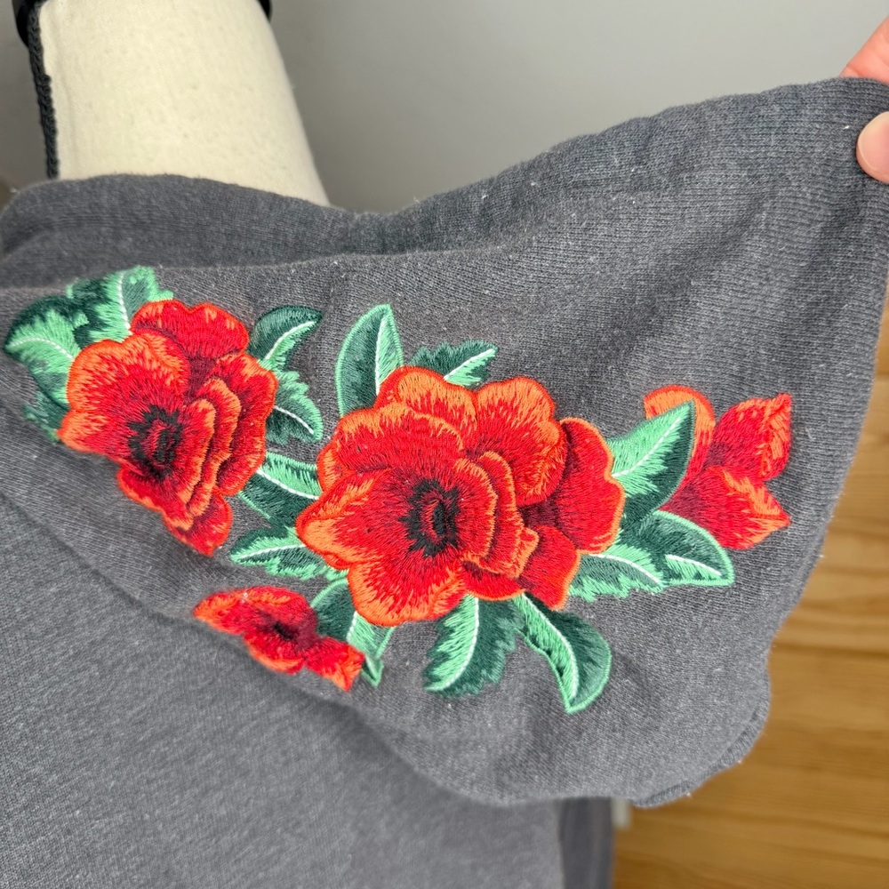 American Eagle Outfitters Floral Embroidered Hoodie Sweatshirt Dark Gray Large L - Picture 4 of 9